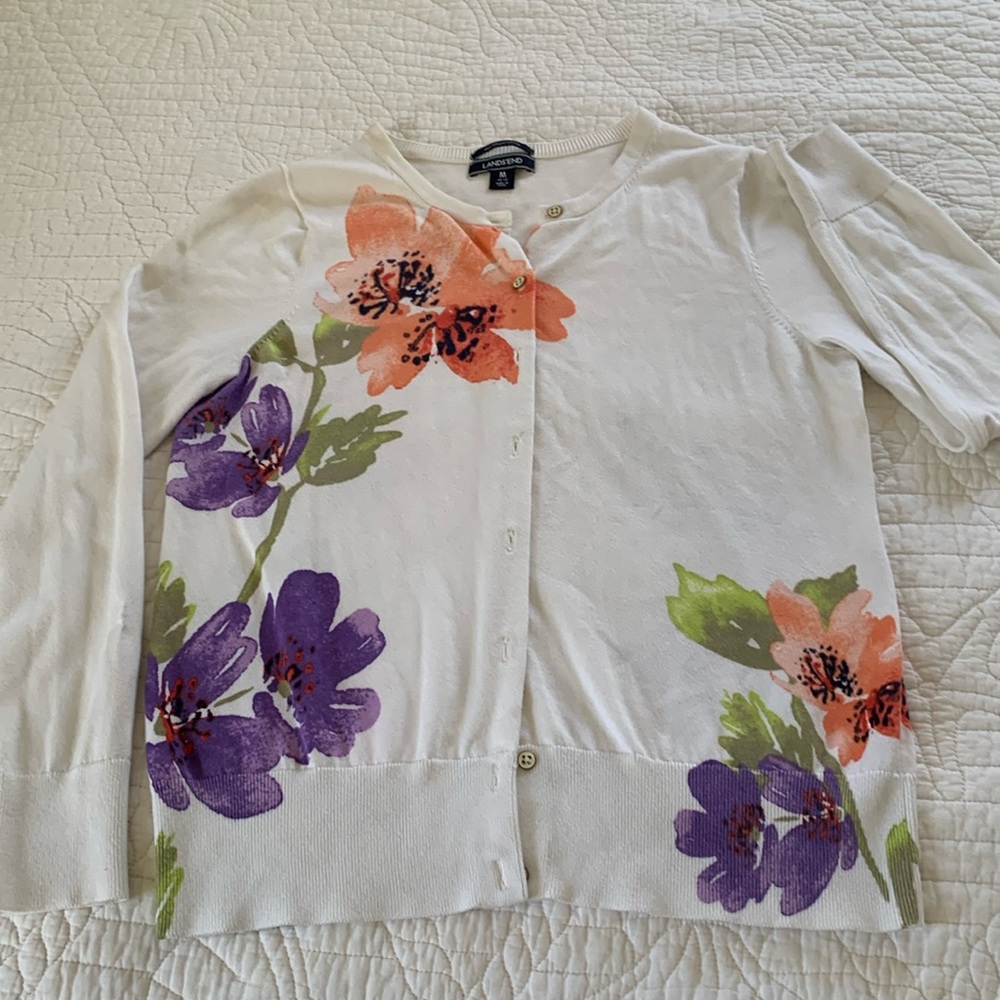 Lands’End Cardigan button up sweater with beautiful floral accents in size M